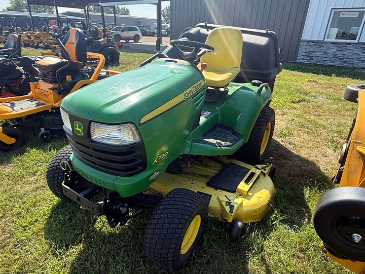 john-deere-x720-image-8