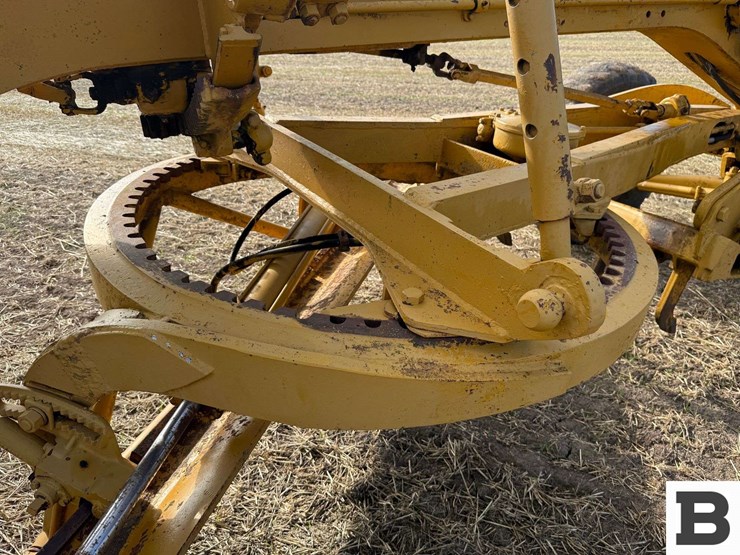 caterpillar-12-image-41