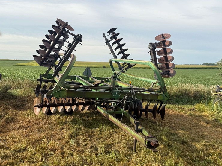 john-deere-235-image-2