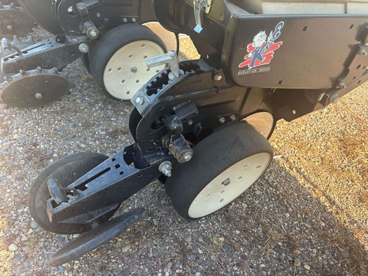 2014-kinze-3140-image-21