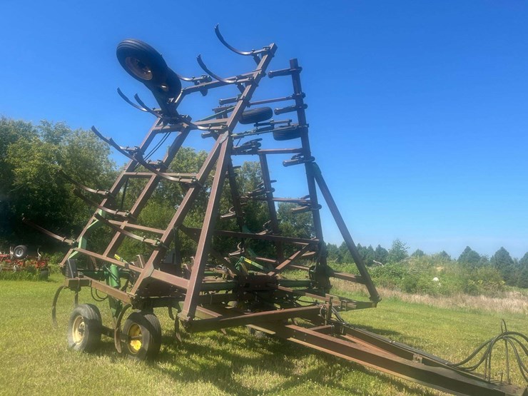 john-deere-610-image-1