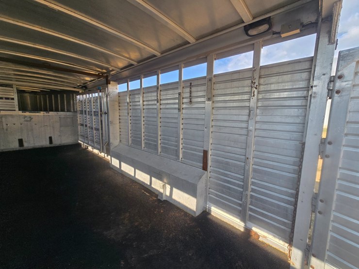 #26361-•-1995-30'-featherlite-trailer-image-24