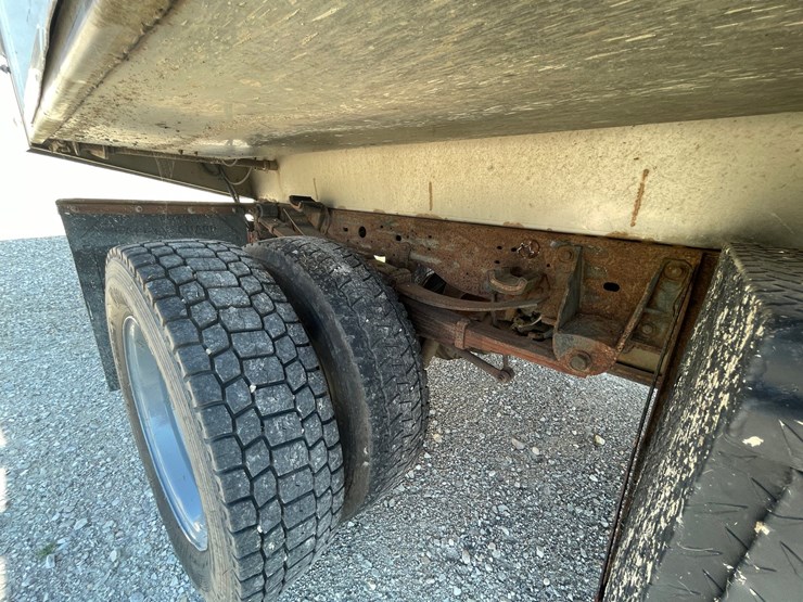 2002-ford-f550-xl-image-30
