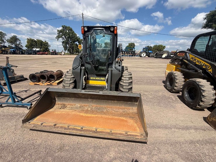new-holland-l230-image-28