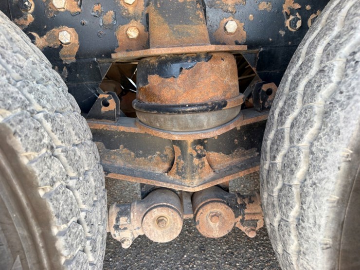 2020-peterbilt-567-image-14