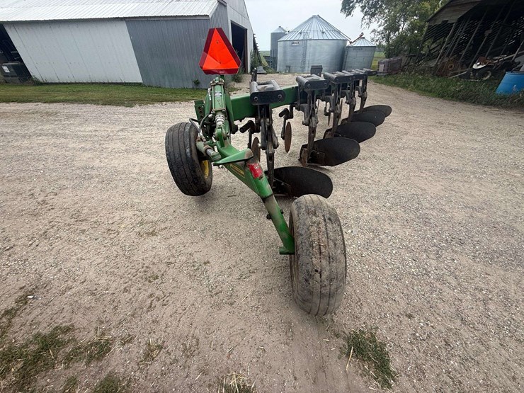 john-deere-2810-image-7