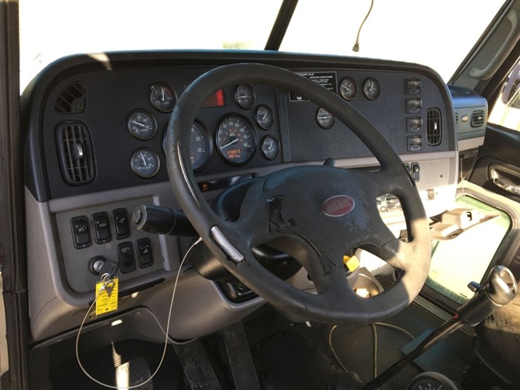 2013-peterbilt-386-image-8
