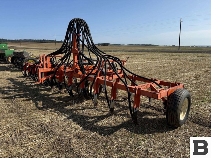 2008-custom-22.5'-air-seeder-image-6