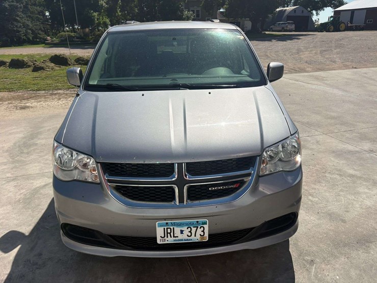 2016-dodge-grand-caravan-sxt-image-8