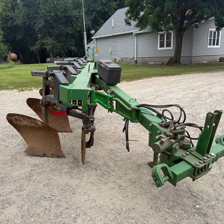 JOHN DEERE 2810