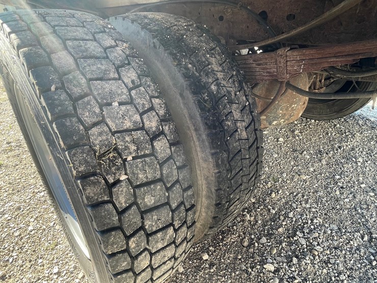 2002-ford-f550-xl-image-12