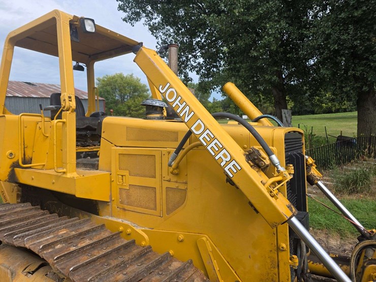 deere-750b-lt-image-27