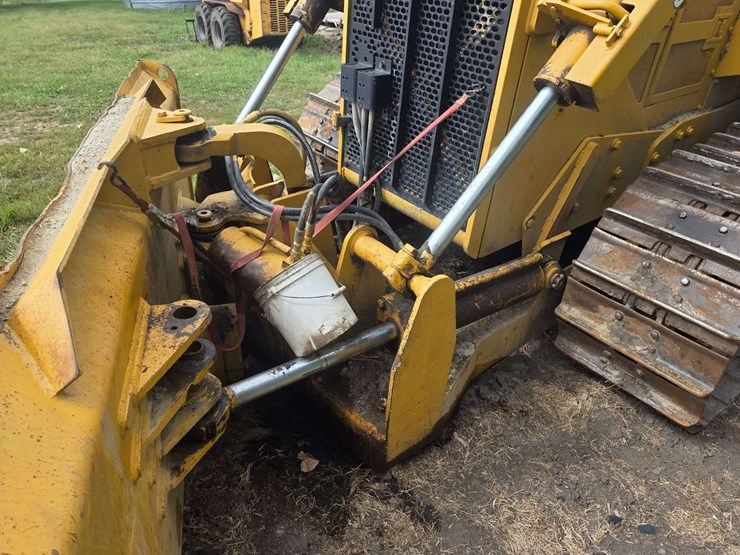 deere-750b-lt-image-4