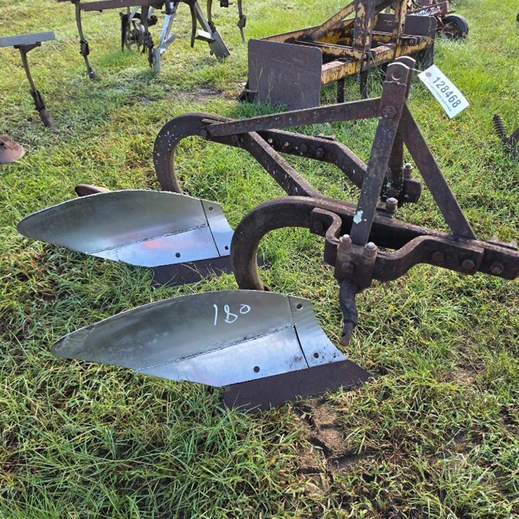 180 - MASSEY FERGUSON 2 ROW BOTTOM PLOW