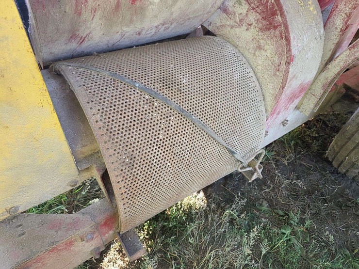new-holland-355-image-32