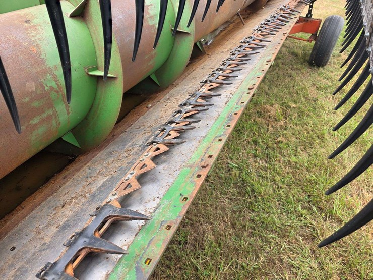 john-deere-220-image-15