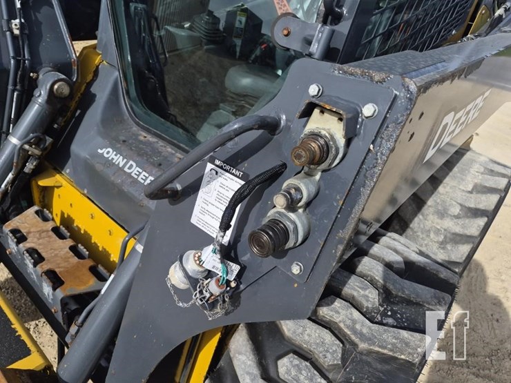 2024-deere-320g-image-12