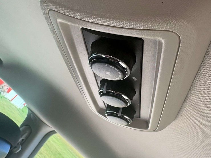 2016-dodge-grand-caravan-sxt-image-25