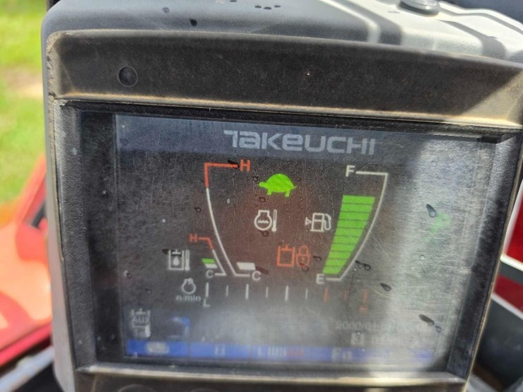 2022-takeuchi-tl8r2-image-10