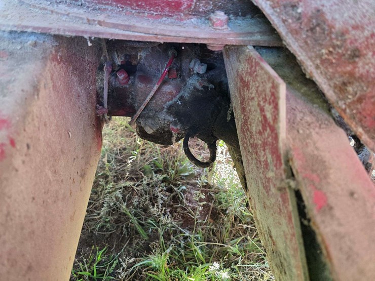 new-holland-355-image-29