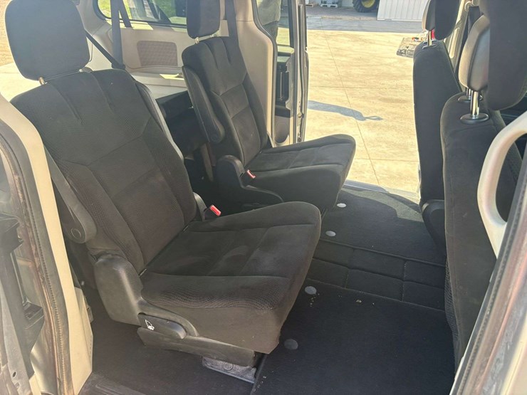 2016-dodge-grand-caravan-sxt-image-19