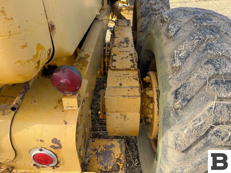 caterpillar-12-image-32