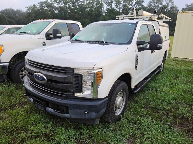 2018-ford-f250-xl-image-2