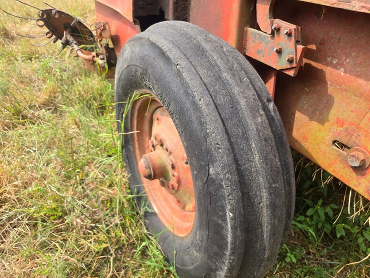 hesston-5540-image-37