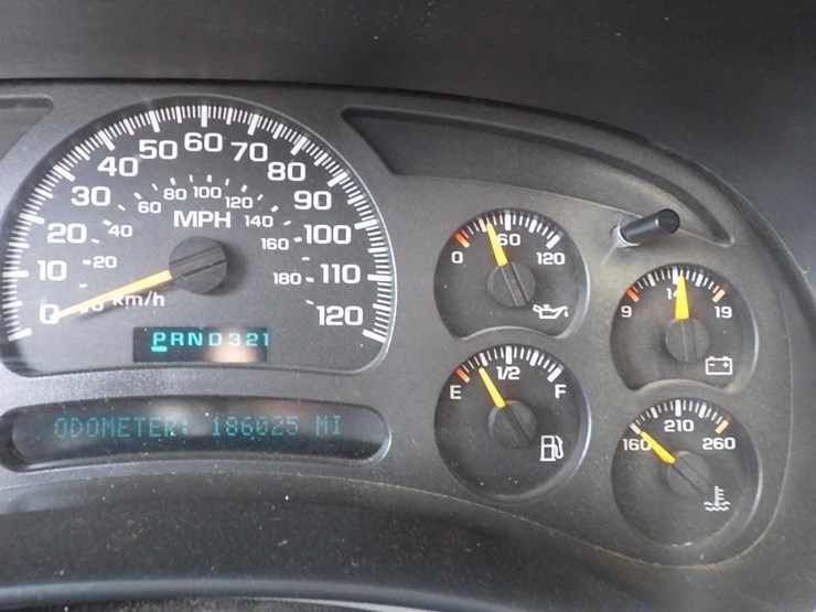 2004-chevrolet-2500hd-image-30