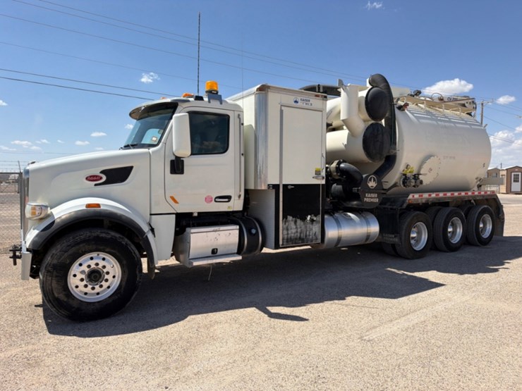 2019-peterbilt-567-image-1