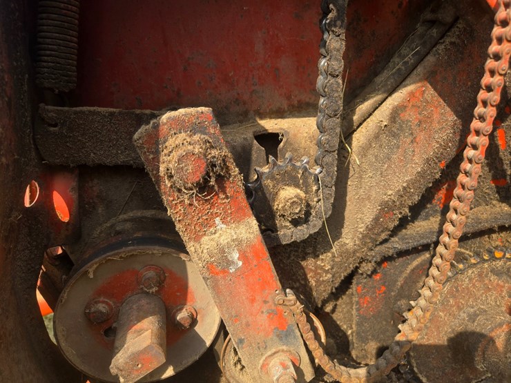 hesston-5540-image-41