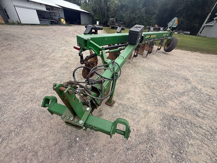 john-deere-2810-image-14