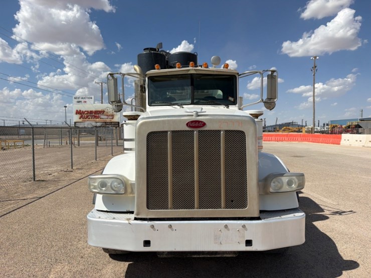2019-peterbilt-367-image-2