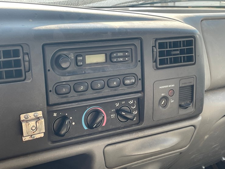 2002-ford-f550-xl-image-37