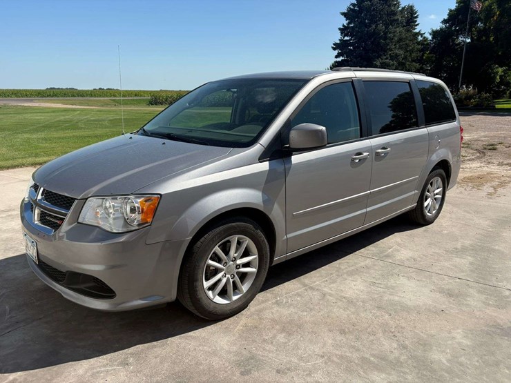 2016-dodge-grand-caravan-sxt-image-1