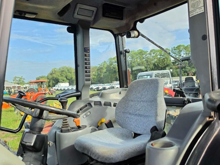 223---new-holland-tn70da-utility-tractor-image-11