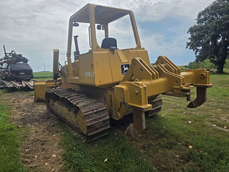 deere-750b-lt-image-16