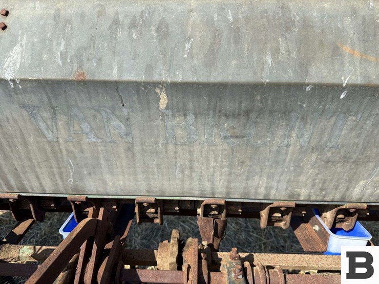 van-brunt-grain-drill-image-30