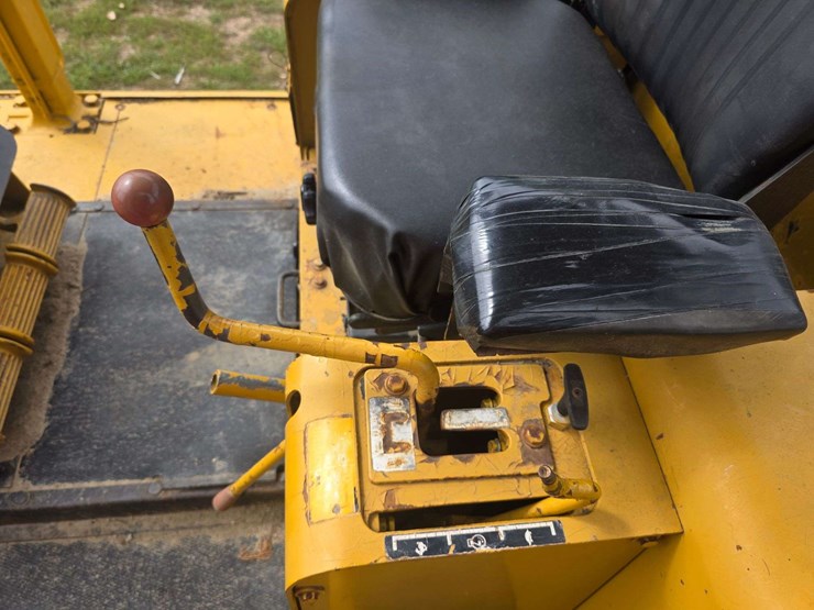 deere-750b-lt-image-34