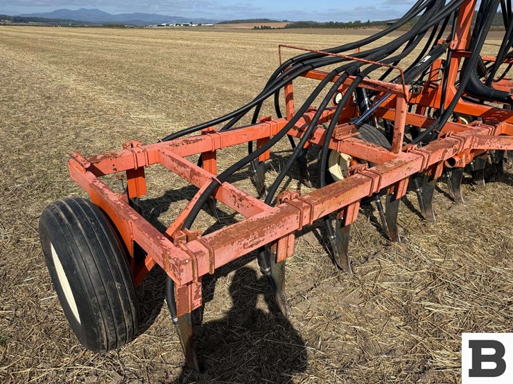 2008-custom-22.5'-air-seeder-image-35