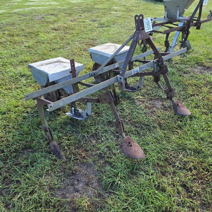 179 - 2 ROW 2 BIN PLANTER CULTIVATOR