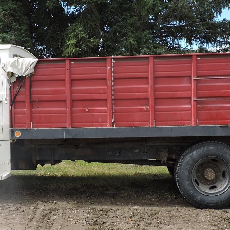 1985 FORD 700