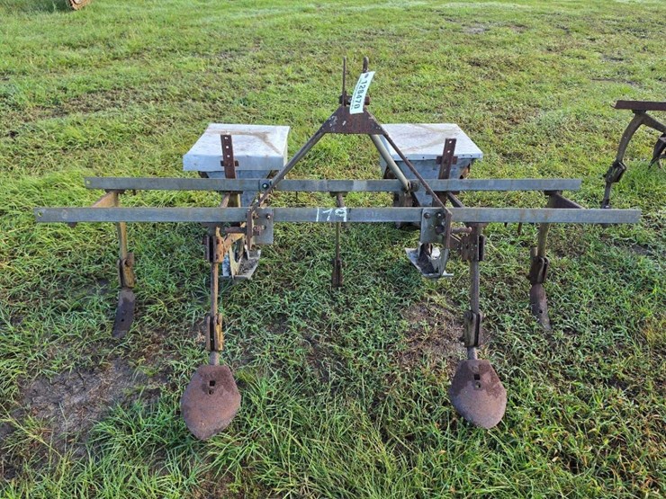 179---2-row-2-bin-planter-cultivator-image-5