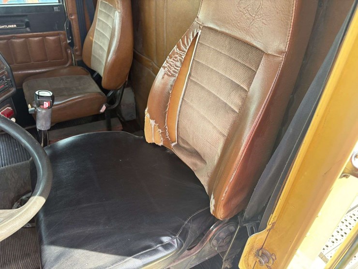 1990-cummins-855-image-35