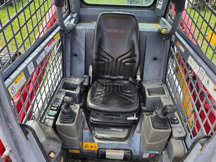 2022-takeuchi-tl8r2-image-9