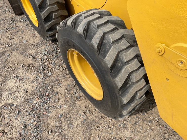2013-caterpillar-236d3-image-11