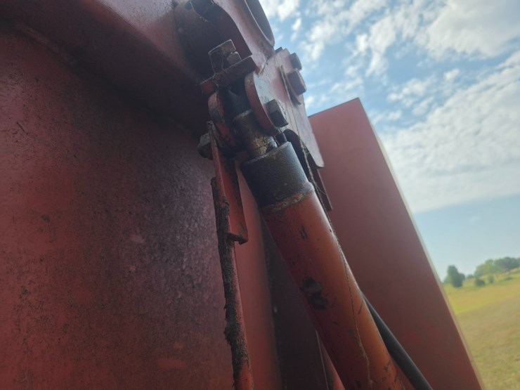 hesston-5540-image-32