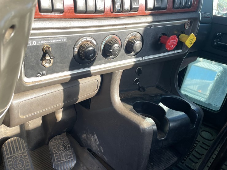 2006-kenworth-t800b-image-51