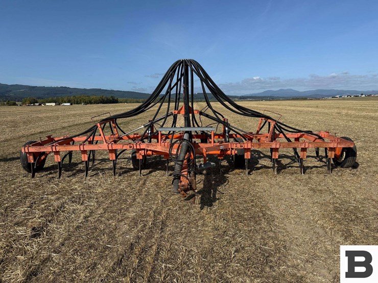 2008-custom-22.5'-air-seeder-image-9