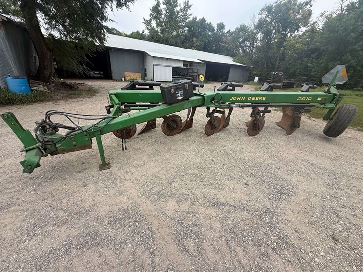 john-deere-2810-image-12
